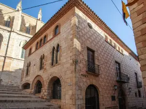 Tourist Office of Montblanc