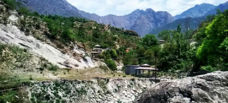 โรงแรมในกัตรัช