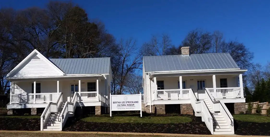 Hotels near Bertha Lee Strickland Cultural Museum