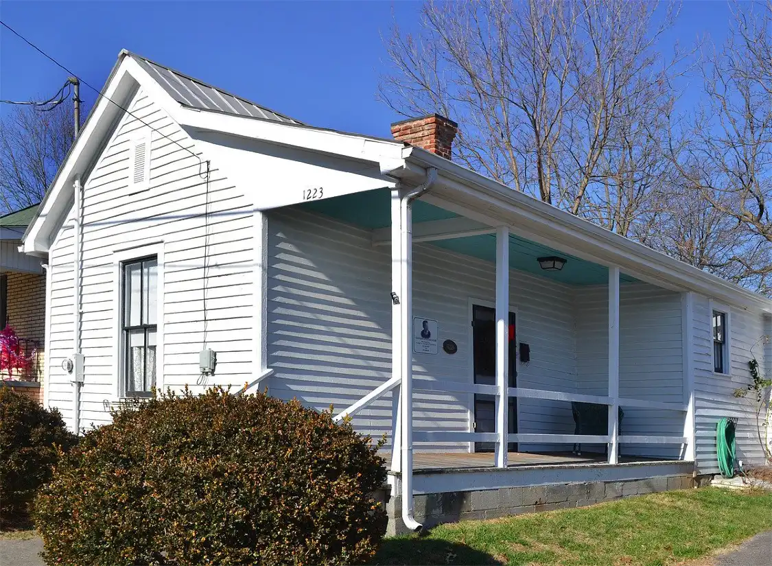 Hotels near Tennessee Ernie Ford Birthplace