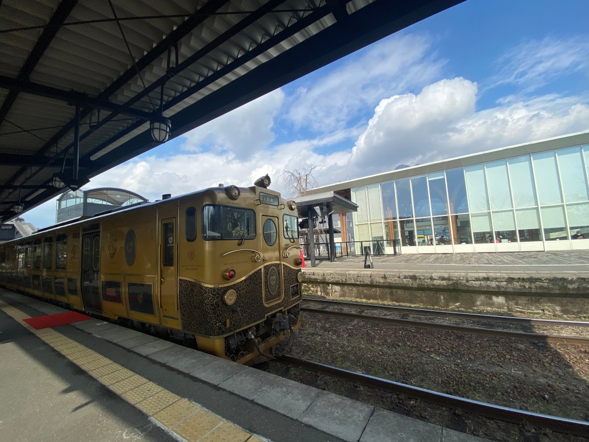 JR Kyushu Sweet Train Aru Ressha