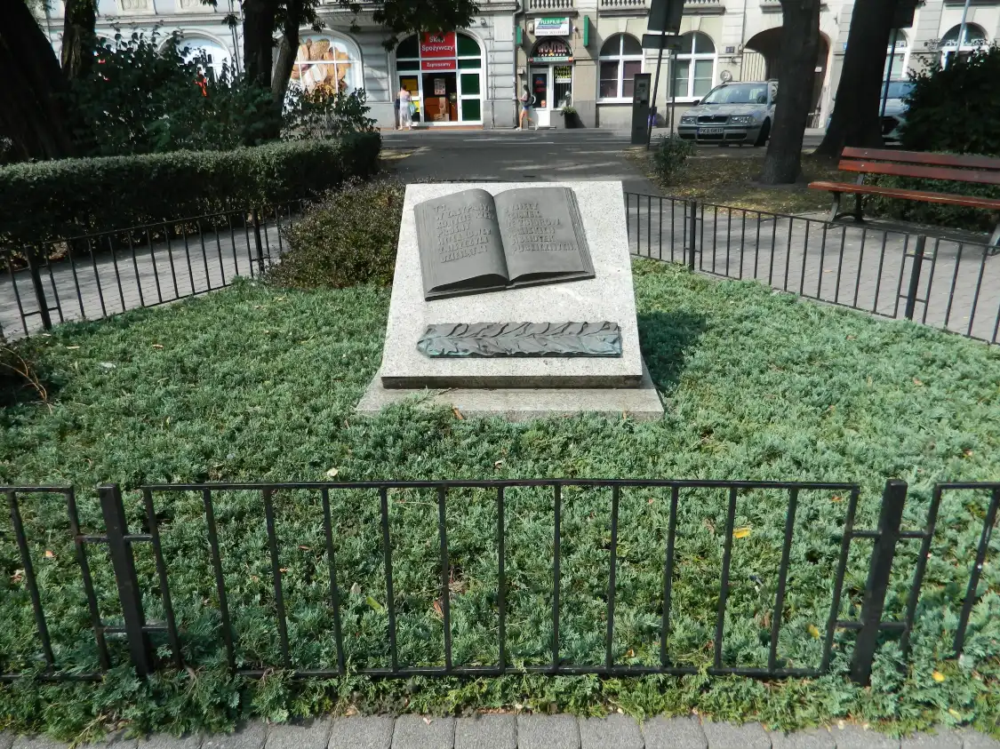 Book Monument附近的飯店