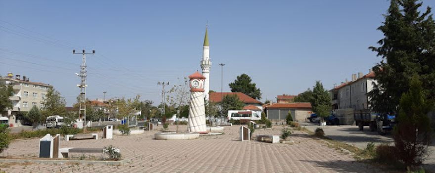 Saat kulesi meydan
