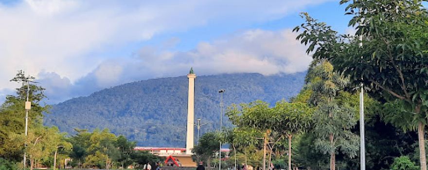 Miniatur Tugu Monas Bacan