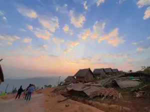 Nawnghkiolong Sea Cloud ပၢင်ႇလၢႆႇမွၵ်ႇၵုမ်ႈၼွင်ၶဵဝ်လူင်