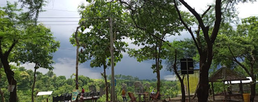Wisata Batu So'on Solor Cermee