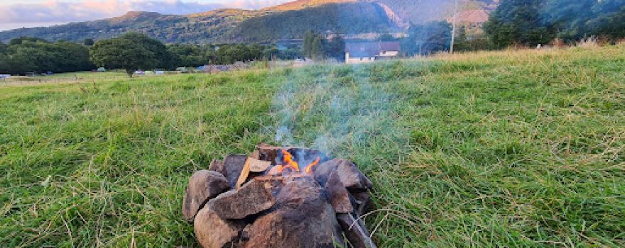 Camping In Llanberis Campsite and Glamping Yurts