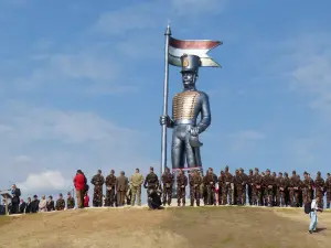 Miska Hussar statue