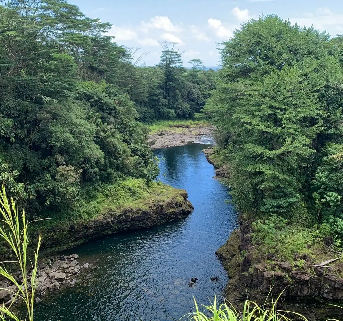 Hotels near Wailuku River State Park