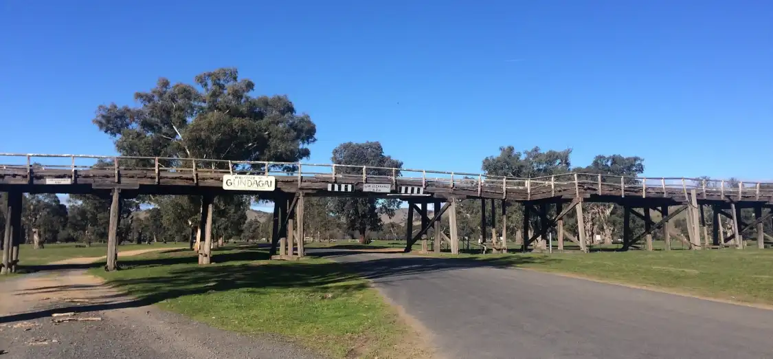 Hotels near The Prince Alfred Bridge