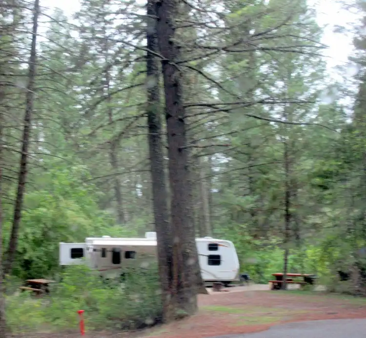 Hotels near Dry Gulch Provincial Park