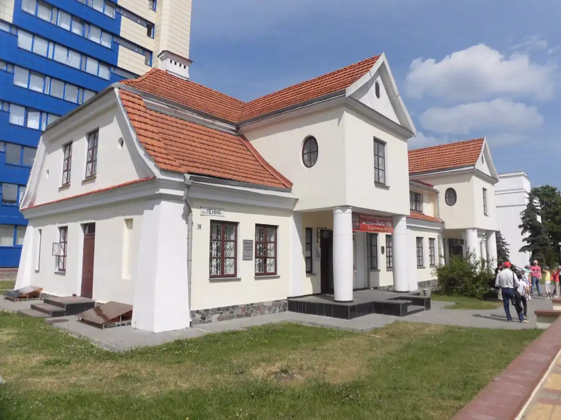 Hotel dekat Saved Artifacts Museum