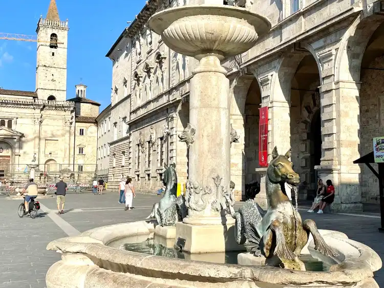 Các khách sạn gần Piazza Arringo