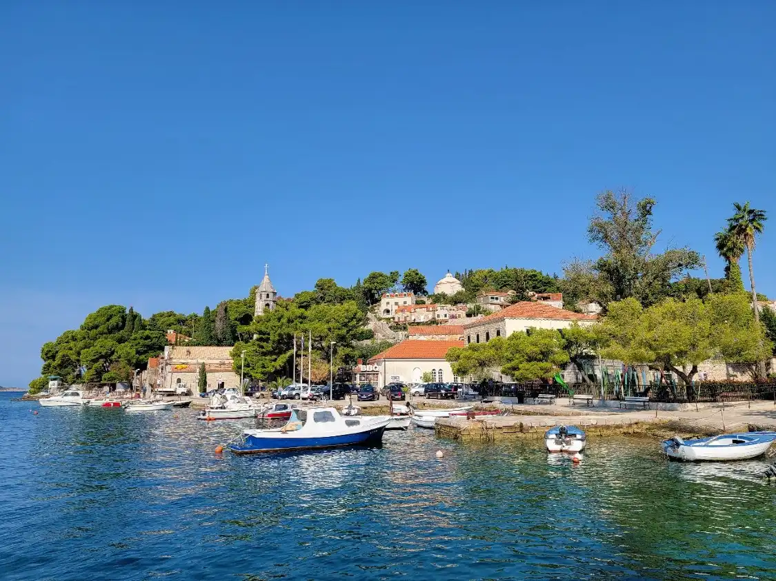 Hotels near Crkva Gospa od Snijega
