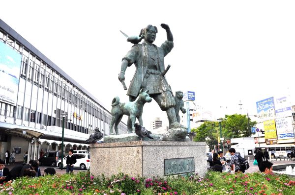 桃太郎像