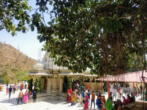 Hotels near Amrakh Mahadev