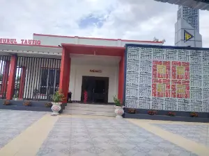 Masjid Nurul Taufiq Deking