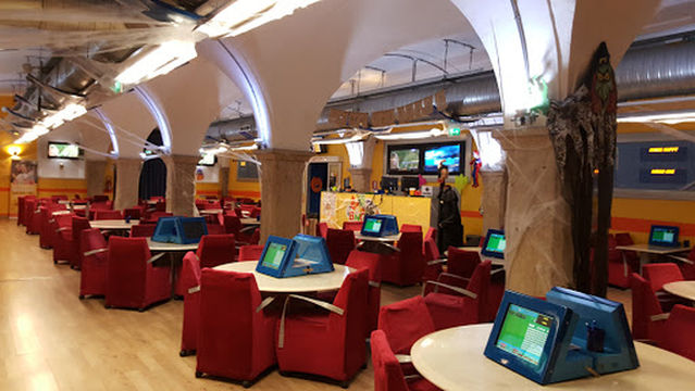 Bingo Hall, VLT and slot machines