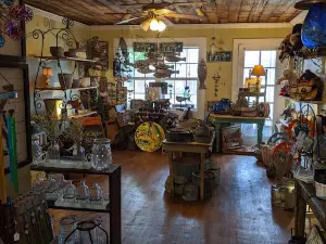 Oaklawn Garden Center & Nature Gift Shop
