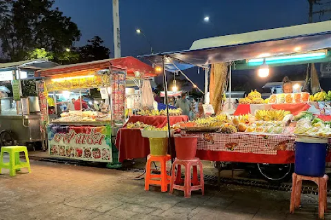 Thung Sri Muang Night Market