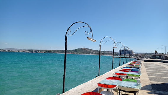 Çeşme, Ilıca Yıldızburnu küçük halk plajı.