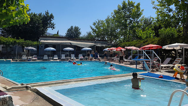 Emre Büfe Aile Yüzme Havuzu