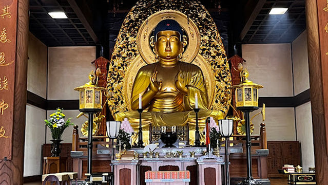 Hondō of Chusonji Temple (Main Hall)