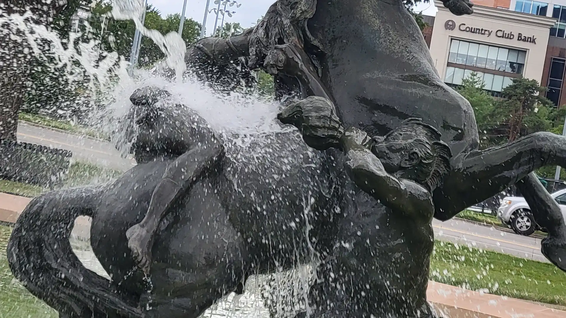 Hotels near J.C. Nichols Memorial Fountain