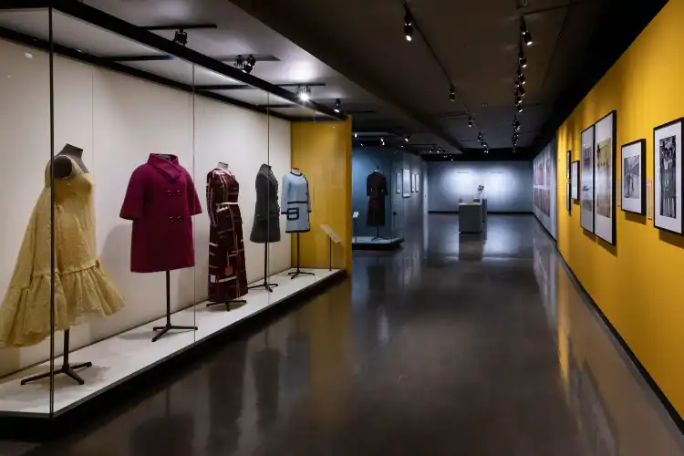 Hotels near McCord Stewart Museum
