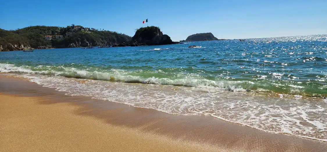 Hotels near Tangolunda Bay