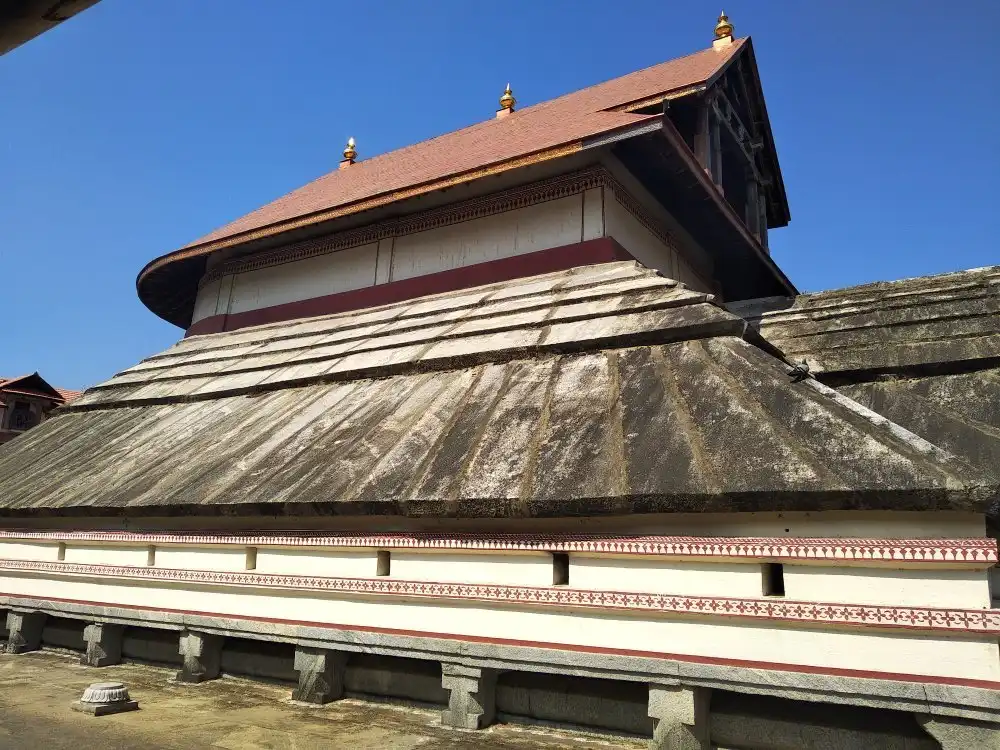 Hotels near Ananteshwar Temple