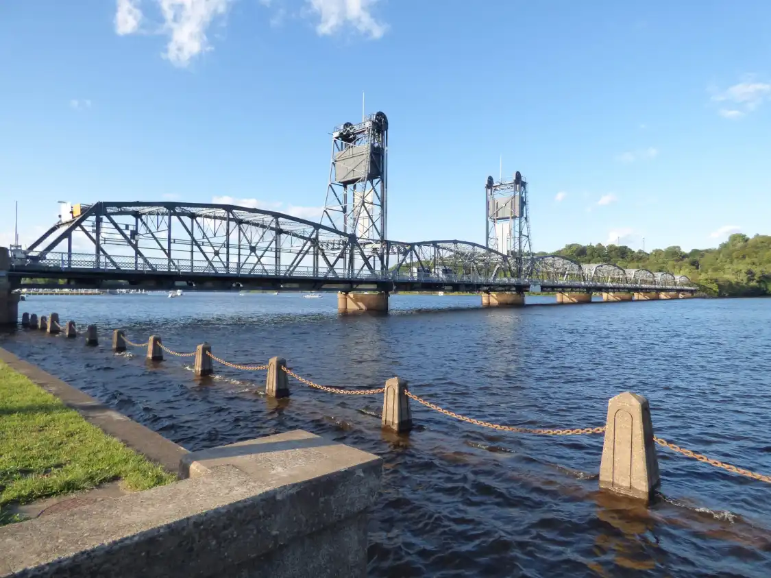 Отели рядом с достопримечательностью «Historic Lift Stillwater Bridge»