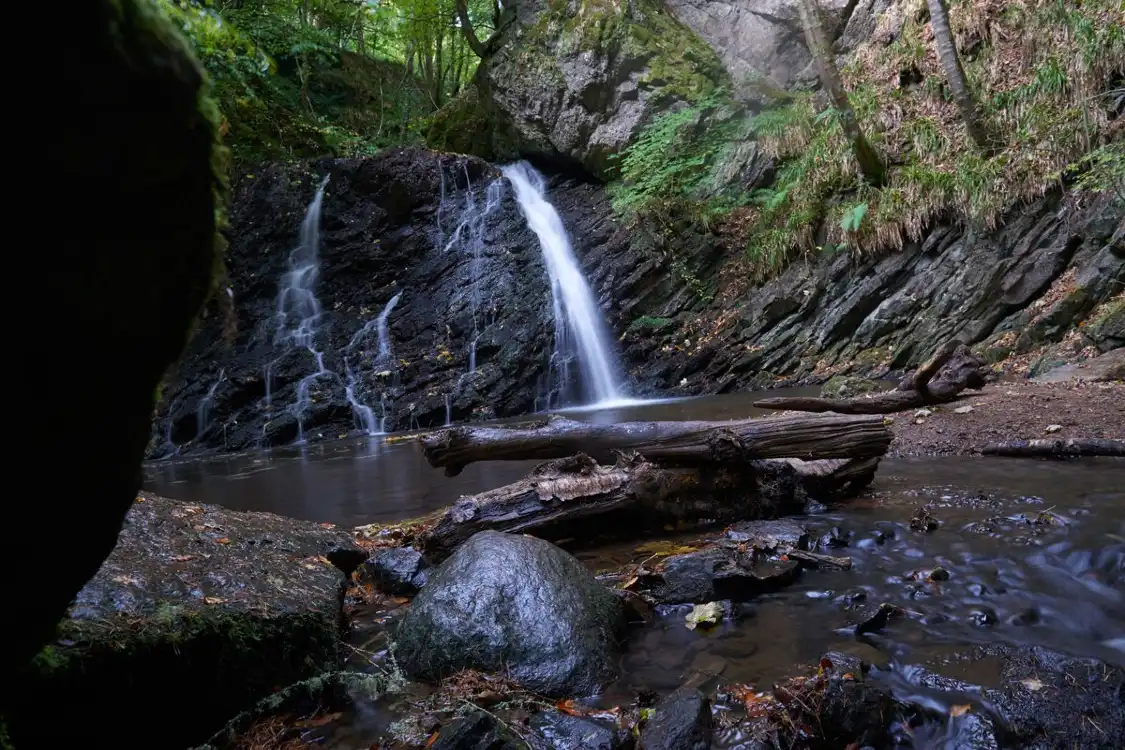 Hotels near Fairy Glen Falls