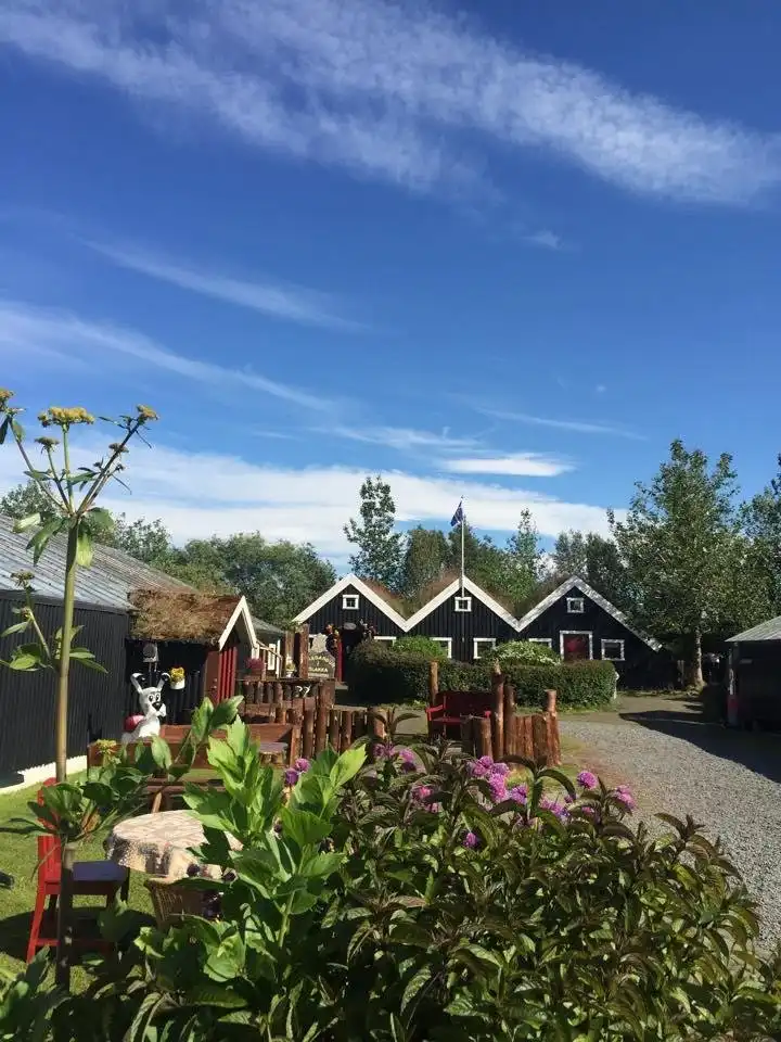 Hotels near Slakki Petting zoo