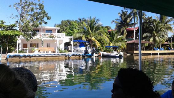 Placencia Municipal Pier & Plaza