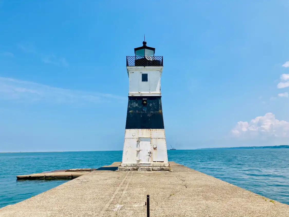 Hotels near Erie Harbor North Pier Light