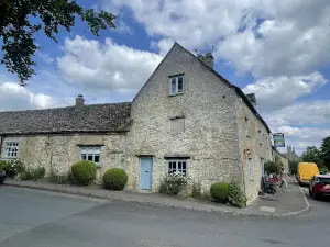 Bibury Camping