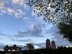 Principal Cofradia De Duendes Garden
