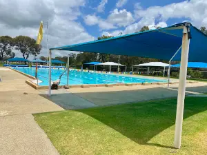 Dr Peter Topham Memorial Swimming Pool