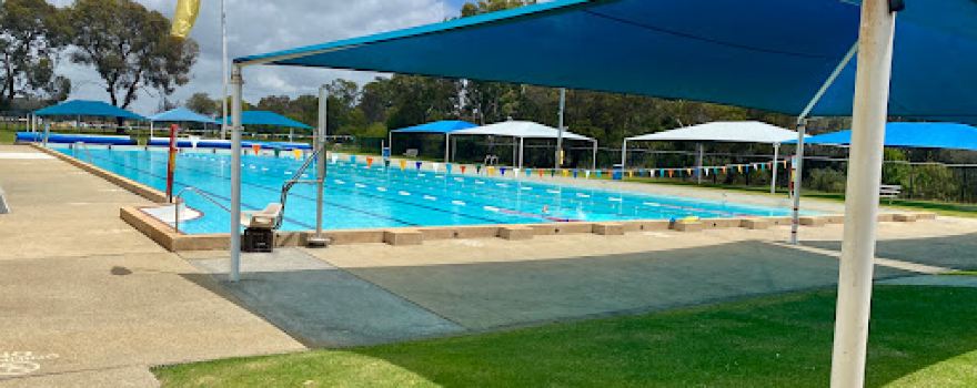 Dr Peter Topham Memorial Swimming Pool