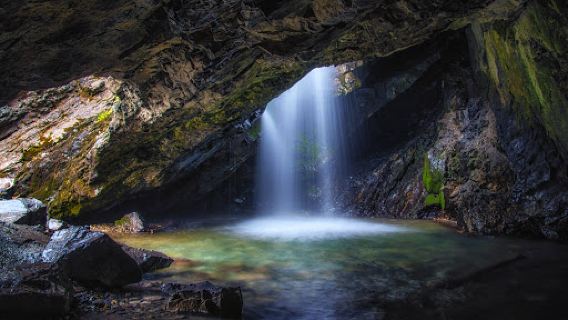 Donut Falls Summer Trailhead