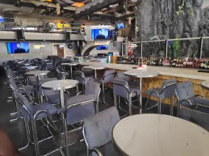 Halcyon Lounge & Grill