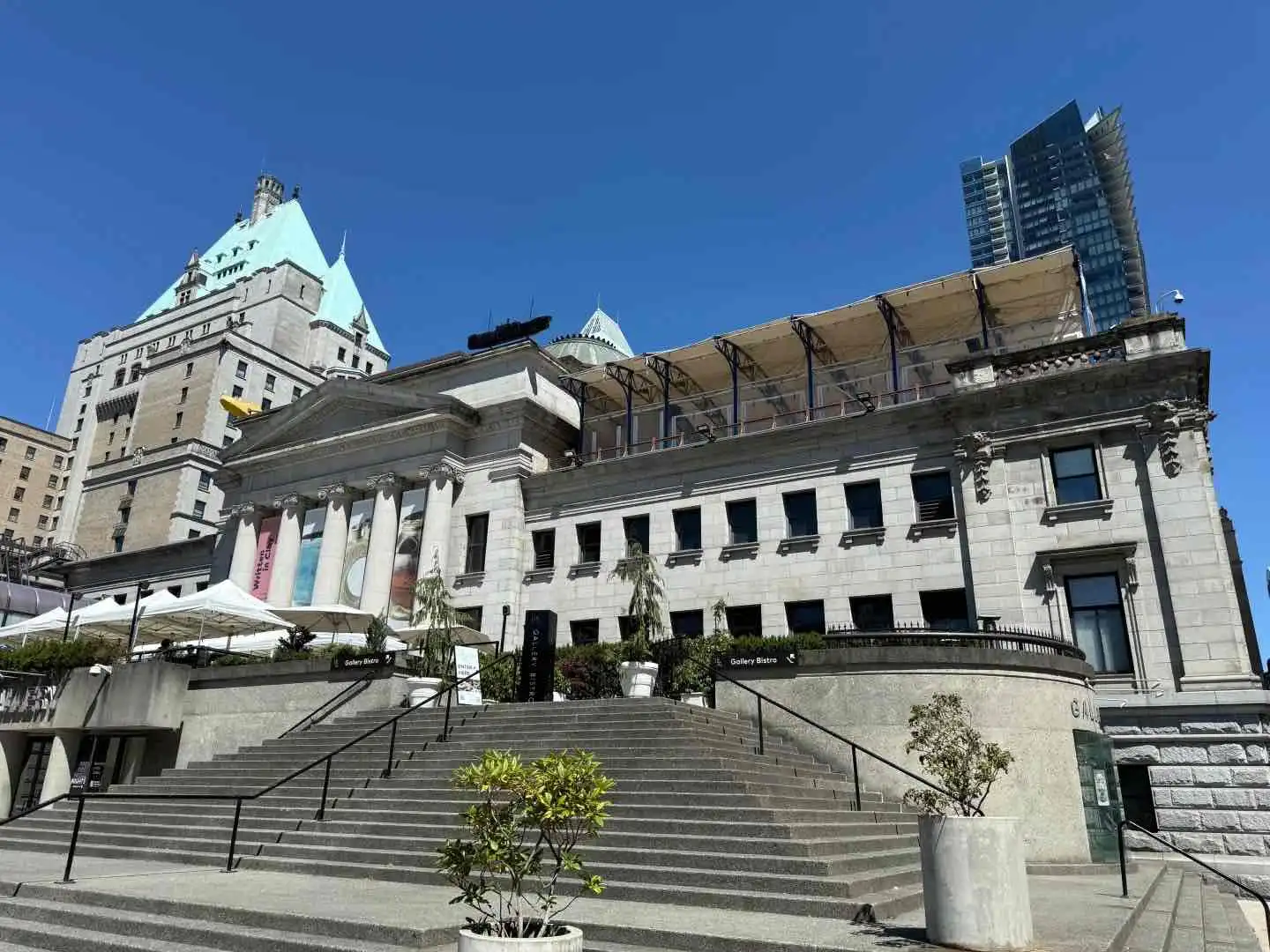 Hotels near Vancouver Art Gallery