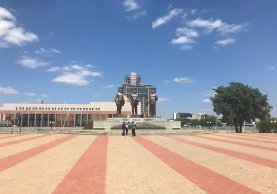 Three Chiefs' Statues