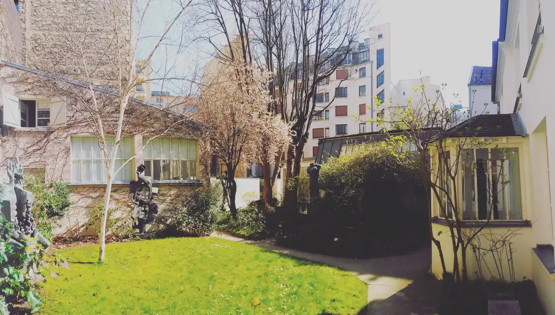 자드킨 미술관 주변 호텔