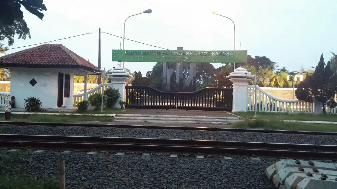 Hotels near Taman Makam Pahlawan