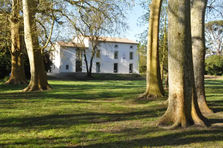 Hotels in Bram