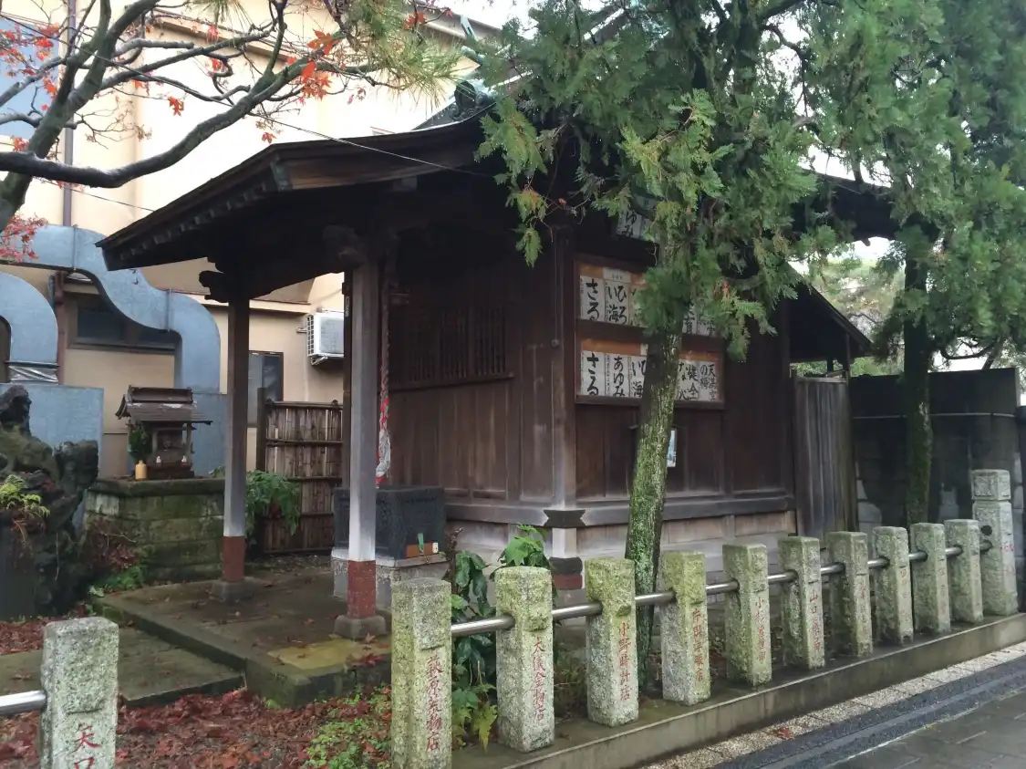 Hotels near Chujo Temman-gu