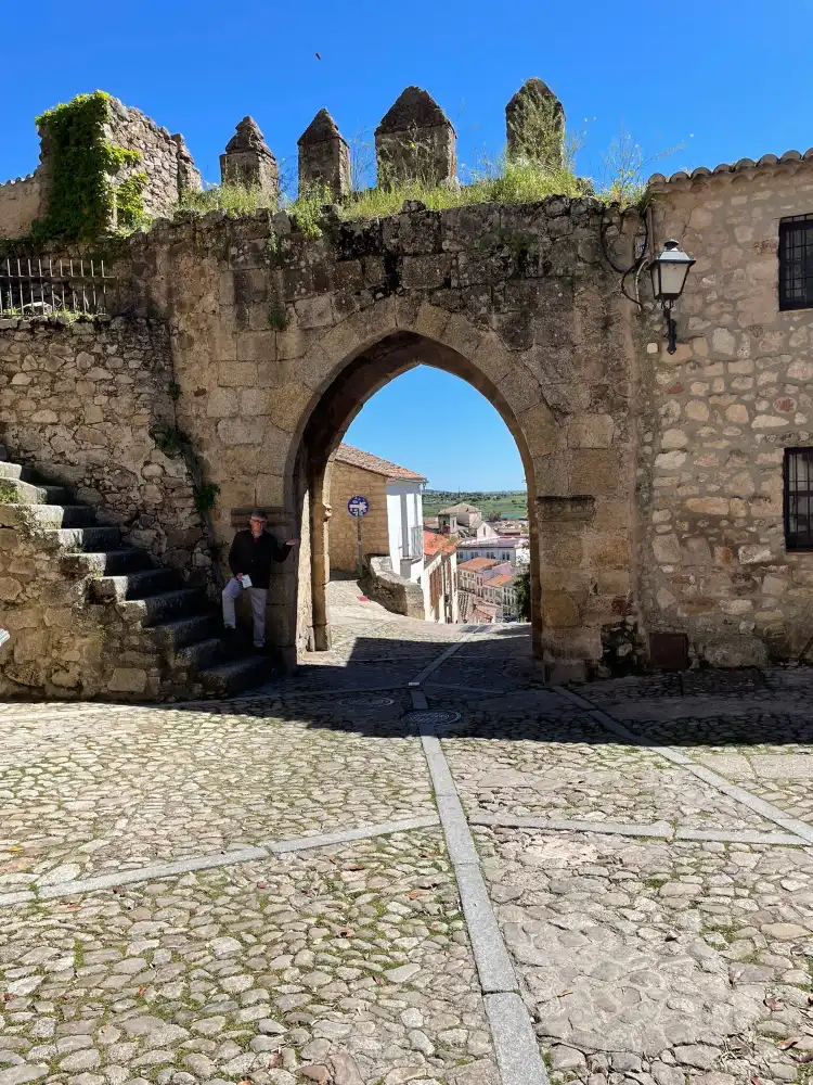 Puerta de San Andres附近的飯店