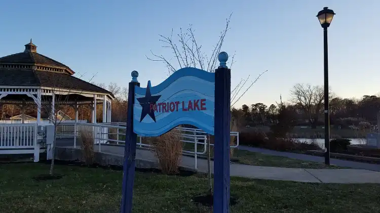 Hotels near Patriot Lake Park